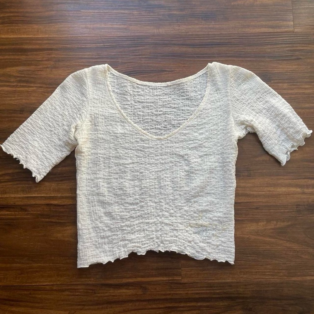 Cropped fit italian brand cream crinkled top size xs / s